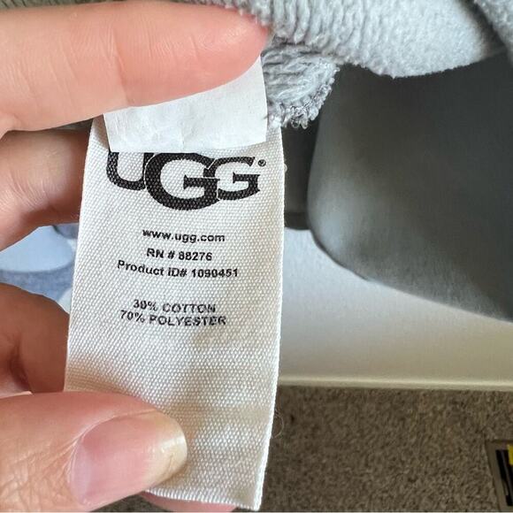 UGG Pichot Poncho - Picture 14 of 14